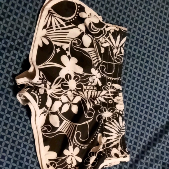 Shorts - Picture 1 of 2